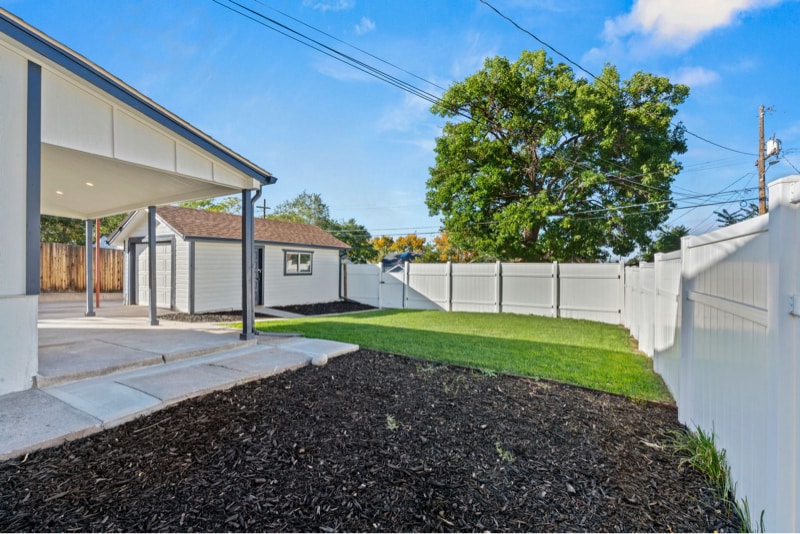 Building Photo - 1557 W Dakota Ave