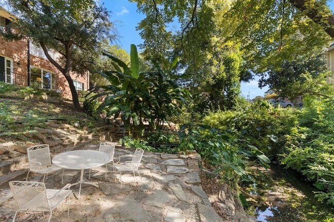 Building Photo - 3012 Mahanna Springs Dr