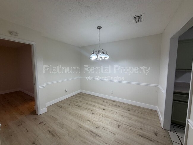 Building Photo - 906 Country Park Dr