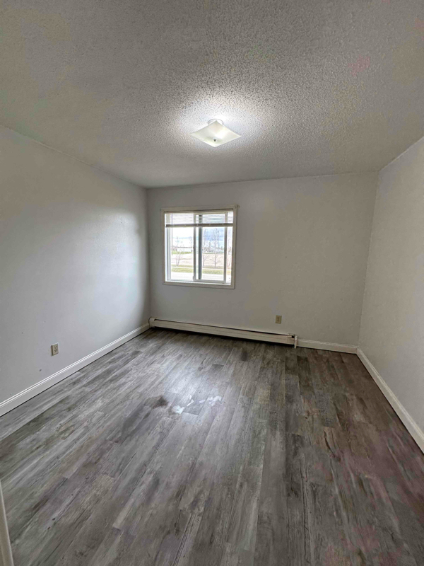 Building Photo - 1508 1st St E