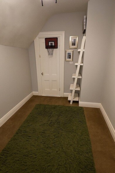 Building Photo - 195 Plymouth St