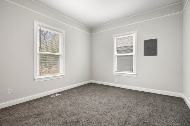 Building Photo - Available Now: Durham Single Family Home