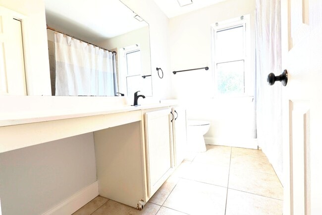 Building Photo - 5 Bed 3.5 Bath Chesterfield Charmer