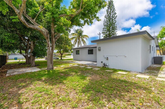 Building Photo - 1041 NW 199th St