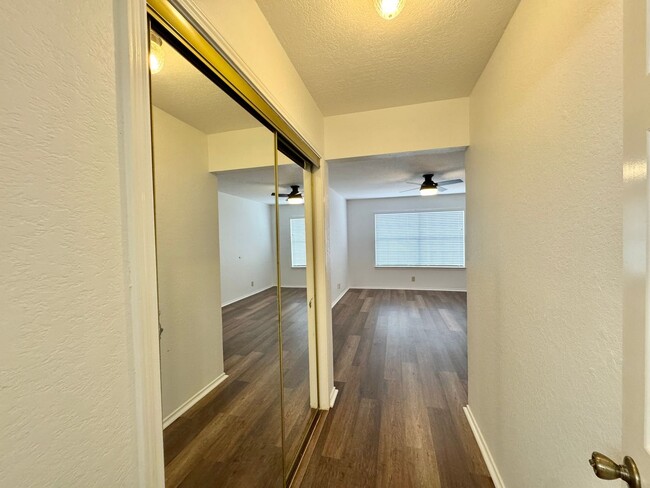 Building Photo - Big 4 Bedroom Home in Stone Oak!