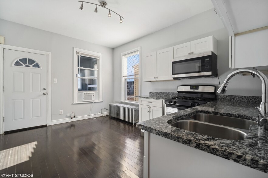 Eat in Kitchen - 2439 N Harding Ave