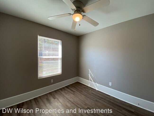 Building Photo - 2 br, 1 bath House - 300A Clint Road