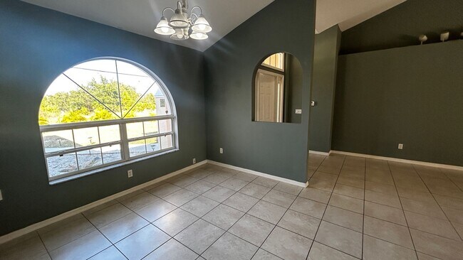 Building Photo - Charming and Spacious Single-Family Home