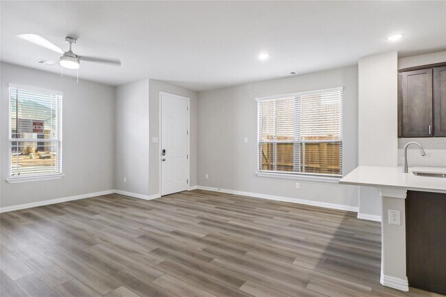 Building Photo - Gorgeous Townhouse for rent in North Fort ...