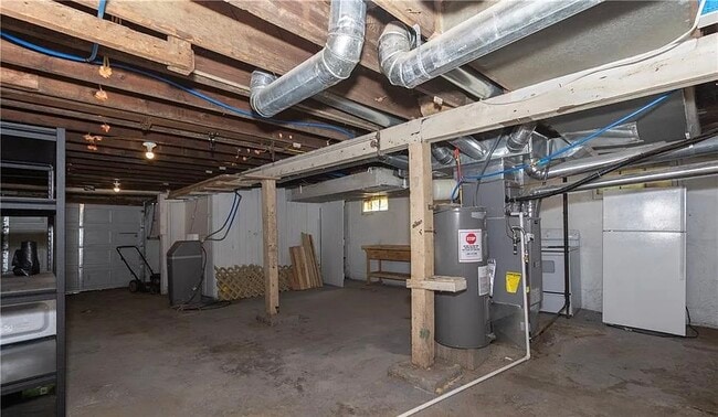 Building Photo - 2316 Delavan Ave