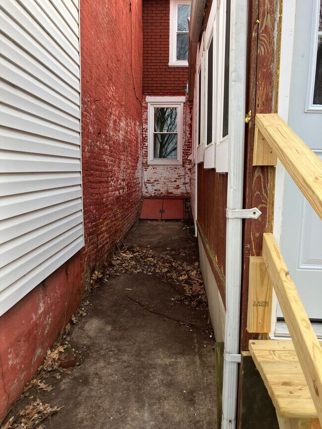 Building Photo - 14 Old Dorwart St