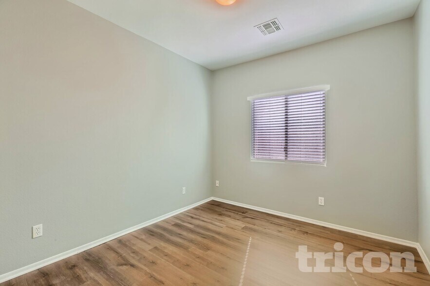 Building Photo - 44196 Vineyard St