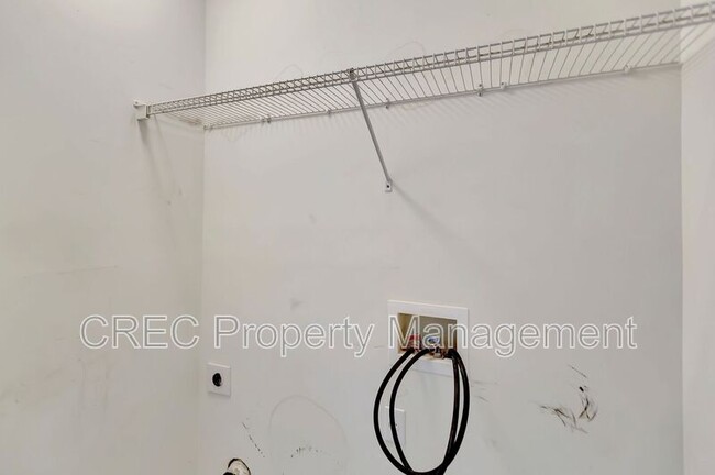 Building Photo - 8114 Shadow Oak Dr