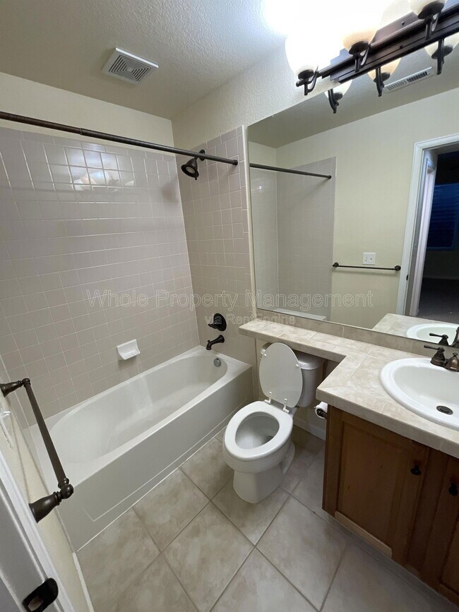 Building Photo - 2737 W Greens Dr