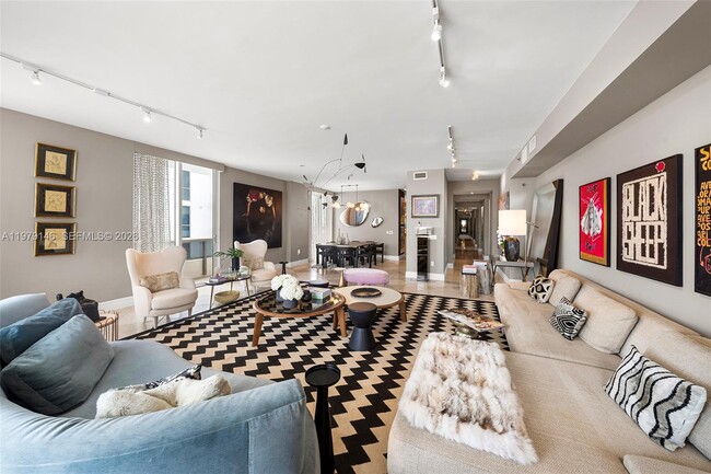 Building Photo - 5801 Collins Ave