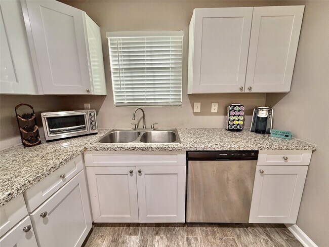 Building Photo - 3487 Balboa Cir