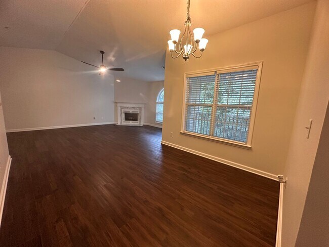 Building Photo - Cozy 2BR 2BA Condo in High Point