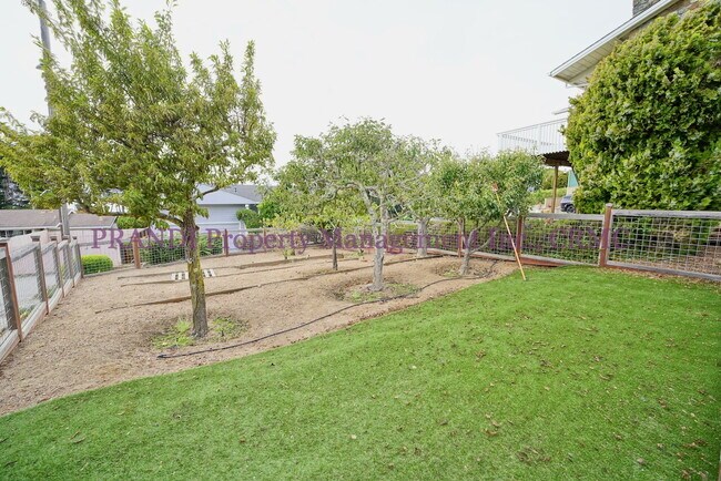 Building Photo - Bright and Inviting 4BR Home Minutes from ...