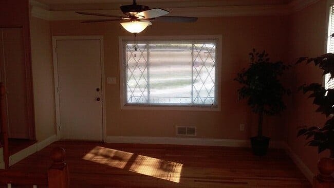 Building Photo - $1795 / 3br - 1600ft2 - Recently Renovated Single Family Home   ** BALTIMORE COUNTY **