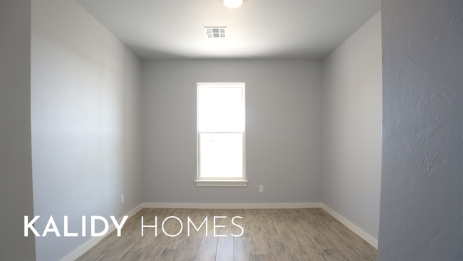 Building Photo - 305 Kirks Holw