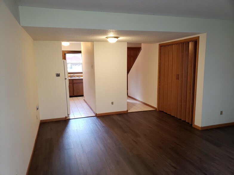 Building Photo - 3825 Cliffside Dr