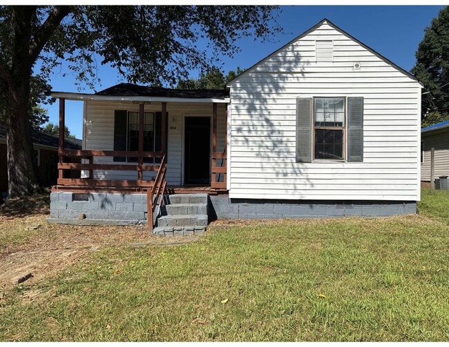 Primary Photo - 2 Bedroom 1 Bath Home Available in High Po...