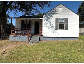 Building Photo - 2 Bedroom 1 Bath Home Available in High Po...