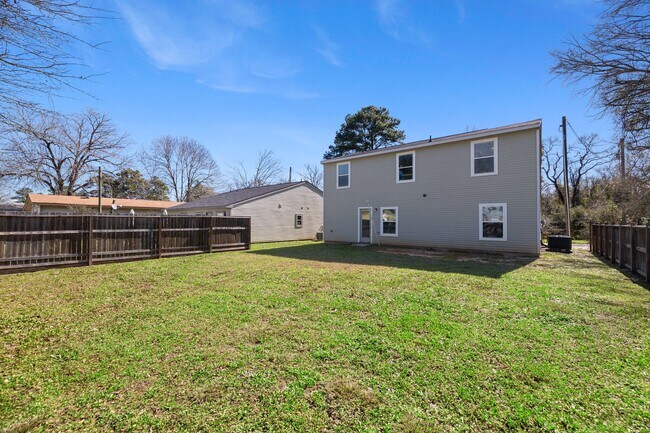 Building Photo - 196 Goldenrod