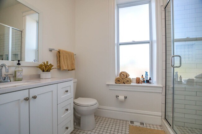 Building Photo - STUNNING Benton Park Townhome