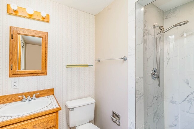 Building Photo - 3bd/2.5ba Bellevue House