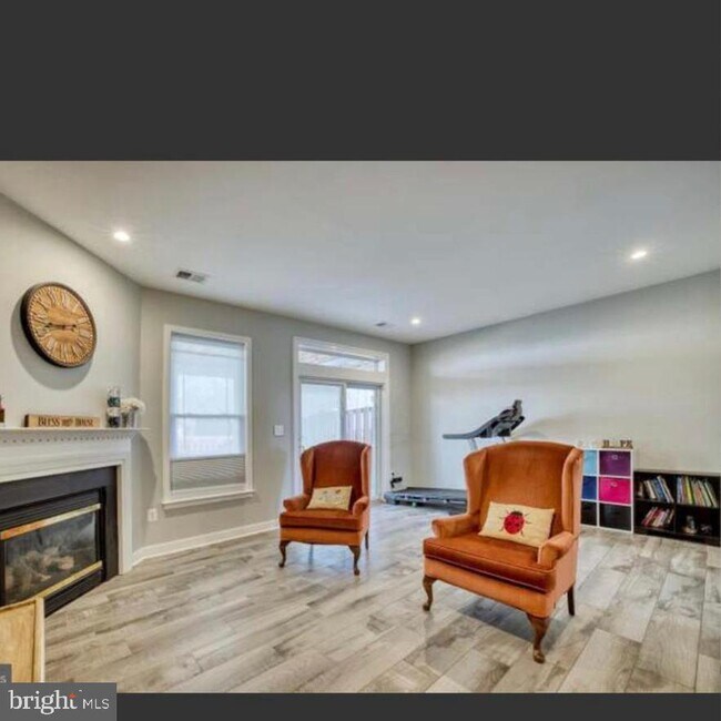 Building Photo - 540 Legrace Terrace NE