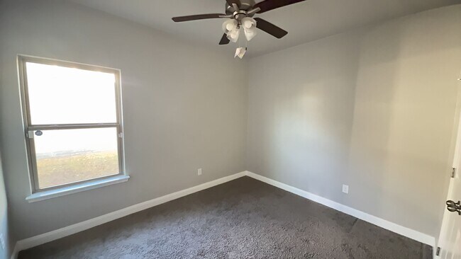 Building Photo - GORGEOUS 3-bedroom 2-bathroom home in Prairie Ridge! Half Off 1st Month's Rent!!