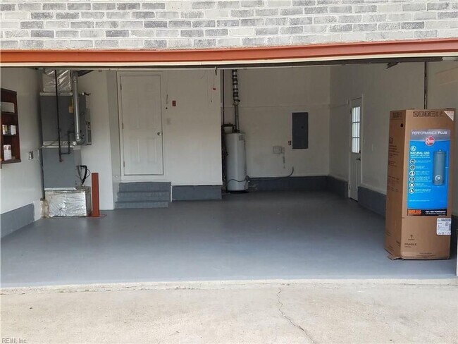 Building Photo - Remodeled 3BR Home in Indian Lakes - Granite Counter Tops and Stainless Steel Appliances