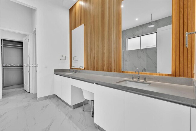 Building Photo - 5765 SW 104th Terrace