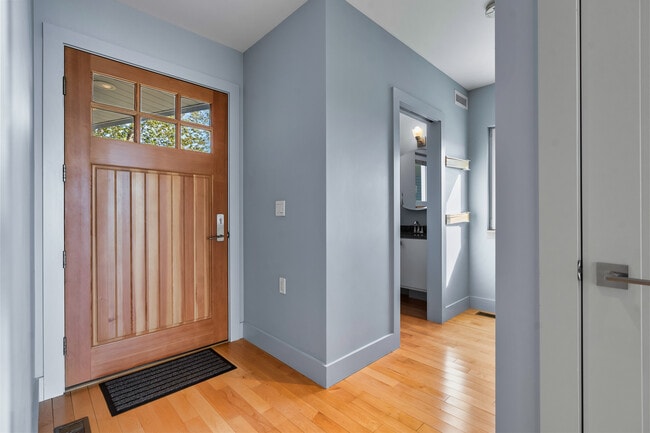 Building Photo - 1 Shoreline Dr