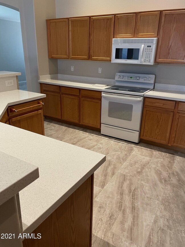Building Photo - 6757 W Avenida Del Rey