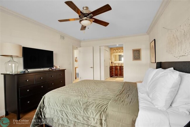 Building Photo - 6253 Bay Club Dr
