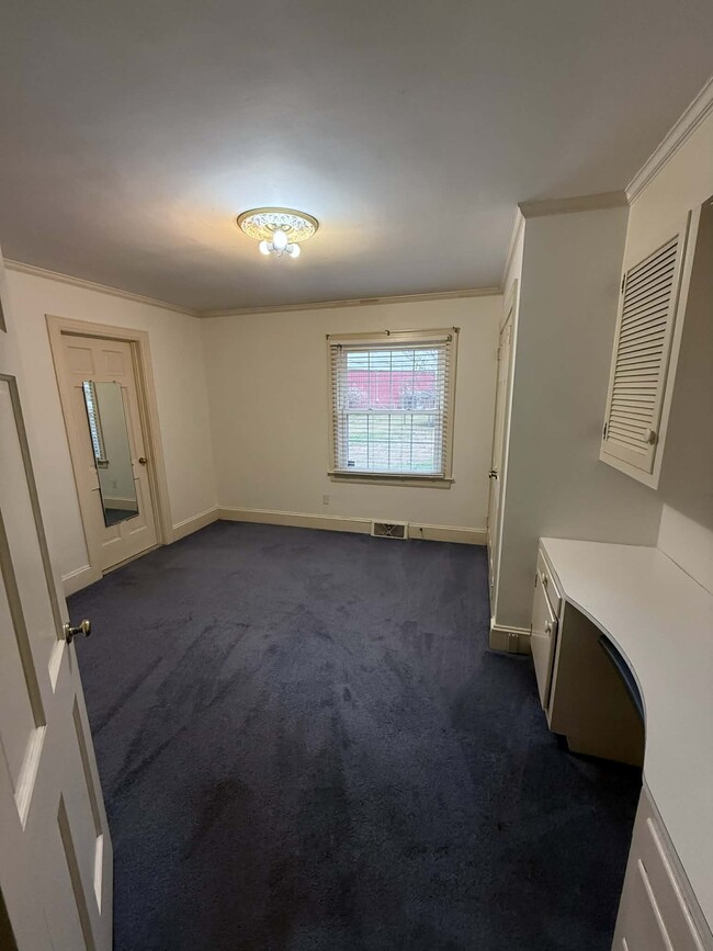 Building Photo - 5110 US Hwy 13 S