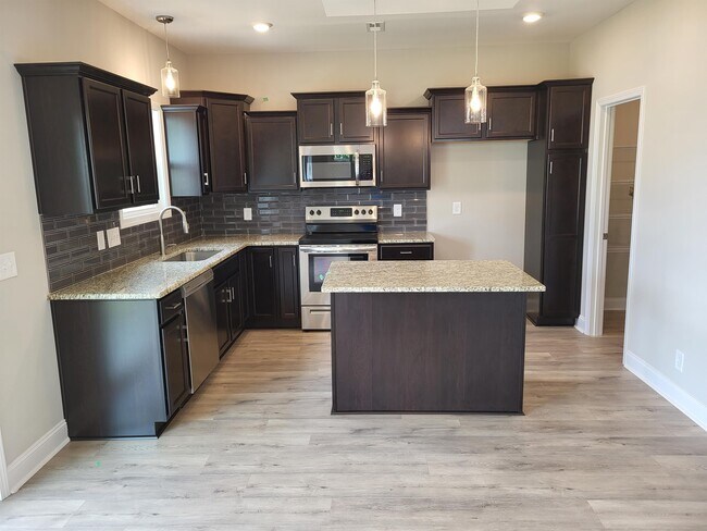 Building Photo - 201 King Rd