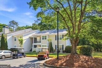 Building Photo - 728 Ridgefield Dr