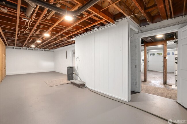 Building Photo - 9104 Highland Ave SW