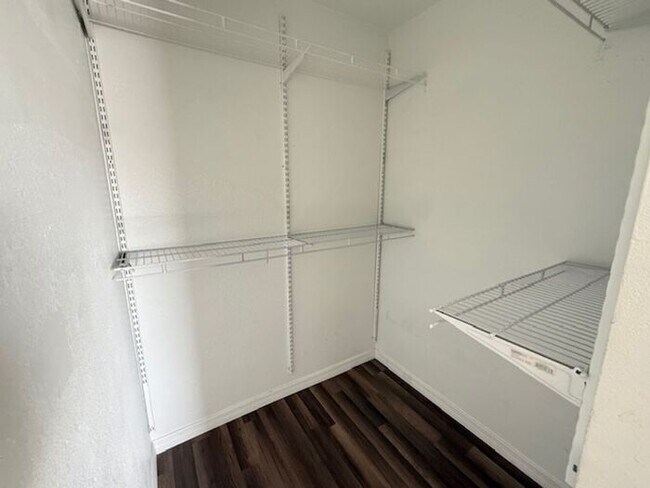 Building Photo - 2/2 Conway Orlando Condo-MOVE IN SPECIAL $200 OF 1ST MONTHS RENT