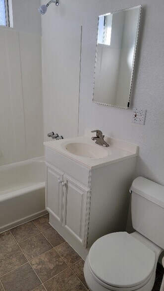 Building Photo - 2204 Aviation Way