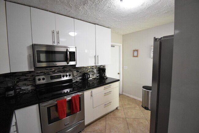 Building Photo - 9426 Southampton Pl