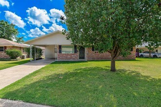 Building Photo - 2121 Venus Dr