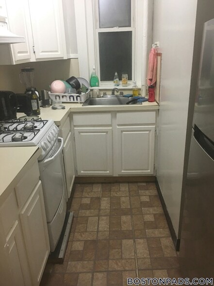 Building Photo - 463 Park Dr