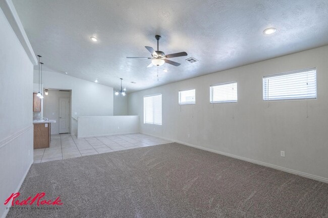 Building Photo - New Carpet! Spacious 5-Bedroom Townhome