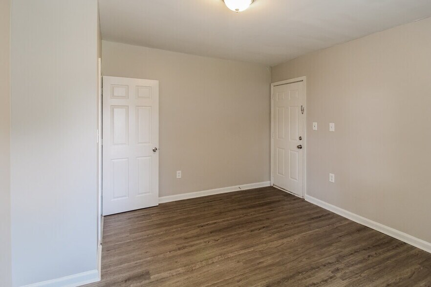 Building Photo - 1135 Clark St