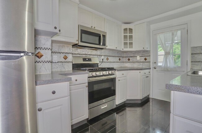 Building Photo - 509 7th St