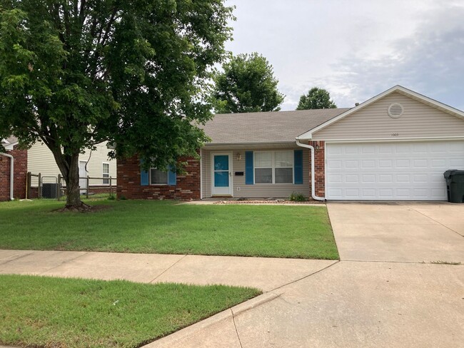 Building Photo - Nice Claremore 3/2/2 Home in Greenbrier Ad...